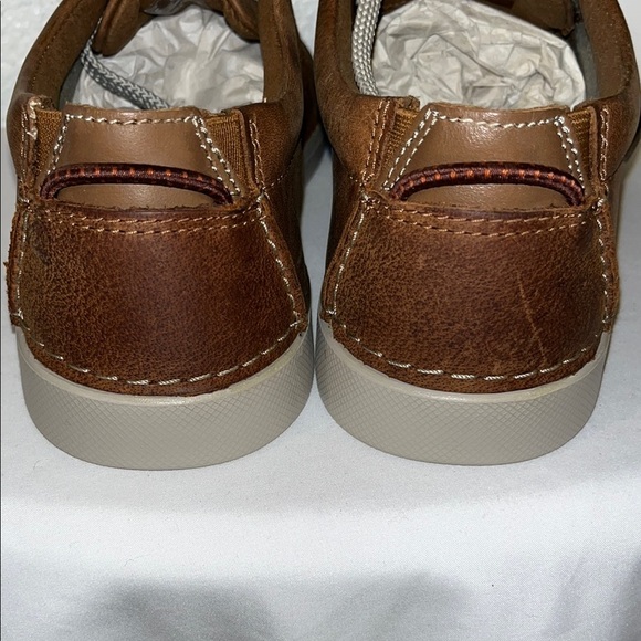 Clarks Brown Boat Shoes with Leather Upper and Low-Profile Design - Picture 4 of 8